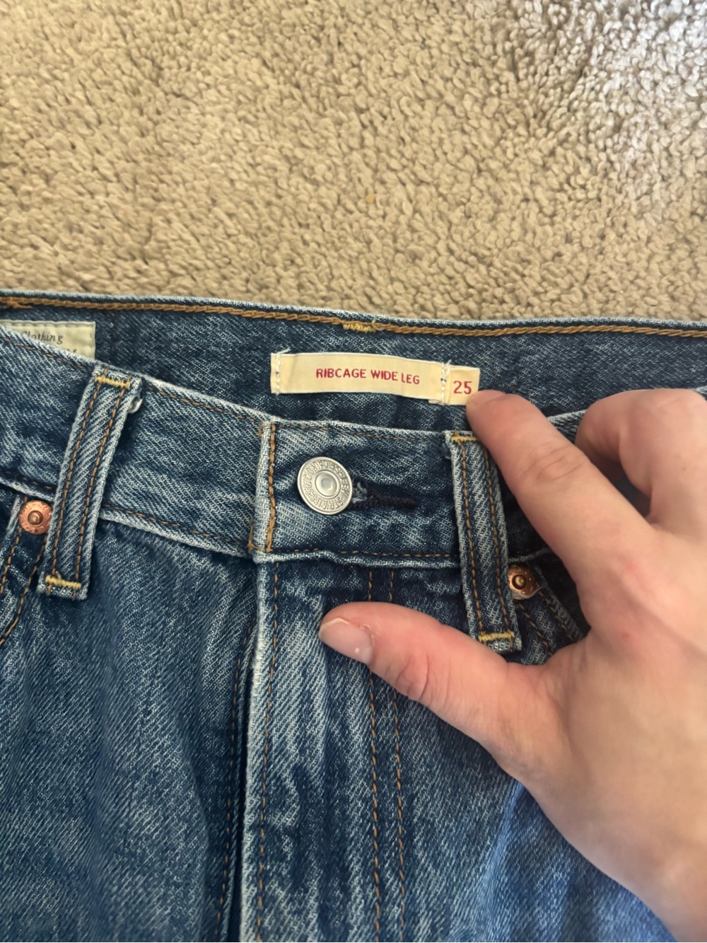 Levi’s ribcage wide leg 25